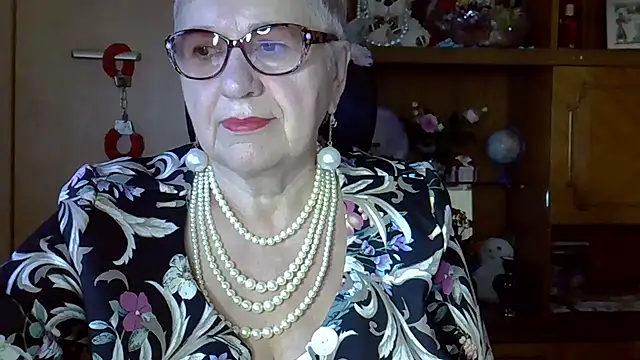 Snapshot of SweetCherry27 chatting on 2, 10, 2025 SweetCherry27 online show from 2, 10, 2025