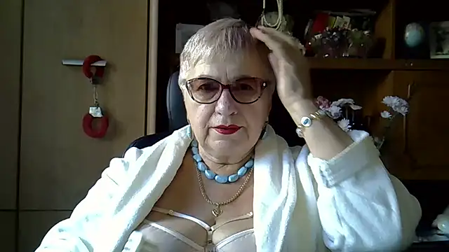 Snapshot of SweetCherry27 chatting on 5, 10, 2025 SweetCherry27 online show from 5, 10, 2025