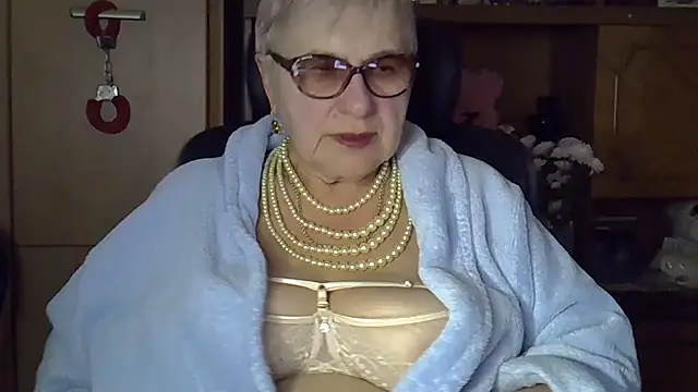 Snapshot of SweetCherry27 chatting on 13, 10, 2025 SweetCherry27 online show from 13, 10, 2025