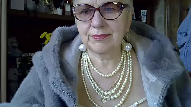 Snapshot of SweetCherry27 chatting on 19, 10, 2025 SweetCherry27 online show from 19, 10, 2025