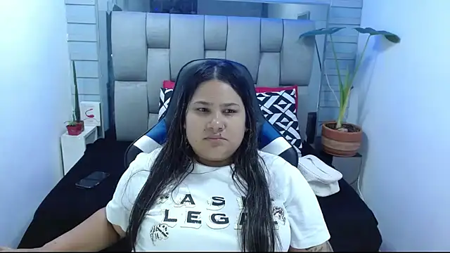 Snapshot of evelin_zaens chatting on 18, 6, 2026 evelin zaens online show from 18, 6, 2026