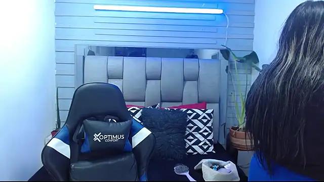 Snapshot of evelin_zaens chatting on 25, 6, 2026 evelin zaens online show from 25, 6, 2026