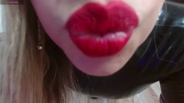 Snapshot of LatexDevil_Blondie chatting on 9, 12, 2024 LatexDevil Blondie online show from 9, 12, 2024