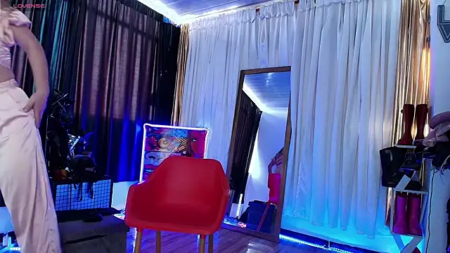 Snapshot of LatexDevil_Blondie chatting on 24, 2, 2025 LatexDevil Blondie online show from 24, 2, 2025