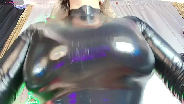 Snapshot of LatexDevil_Blondie chatting on 27, 2, 2025 LatexDevil Blondie online show from 27, 2, 2025