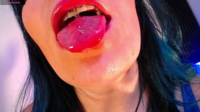 alicia moom online show from 12, 5, 2026