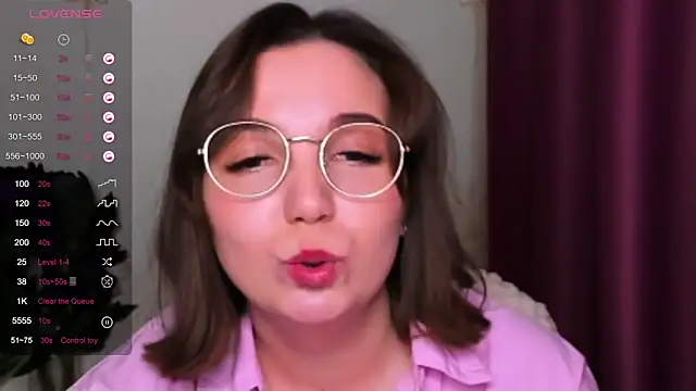 KindHazelHere  online show from 9, 3, 2025