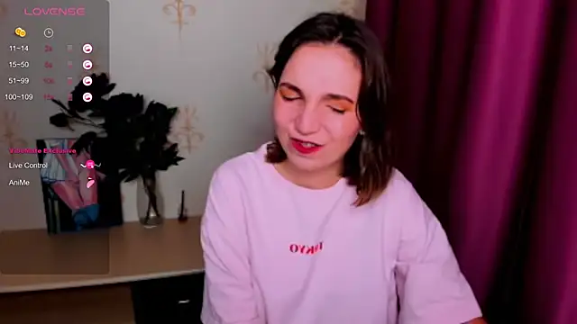 KindHazelHere  online show from 13, 9, 2025