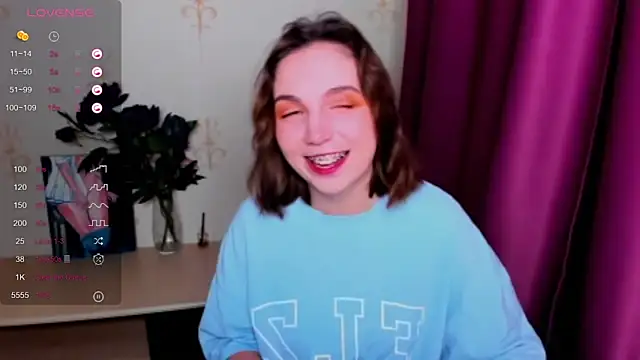 KindHazelHere  online show from 13, 9, 2025