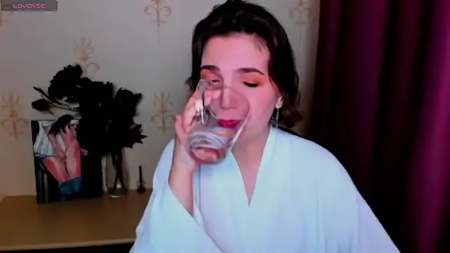 KindHazelHere  online show from 27, 9, 2025