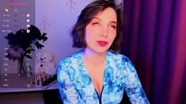 KindHazelHere  online show from 5, 11, 2025