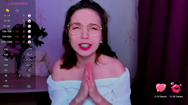 KindHazelHere  online show from 8, 6, 2026