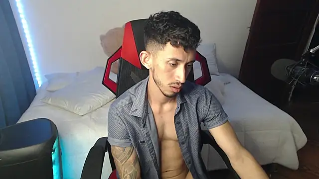 Snapshot of stevenSEX123 chatting on 3, 1, 2025 stevenSEX123 online show from 3, 1, 2025