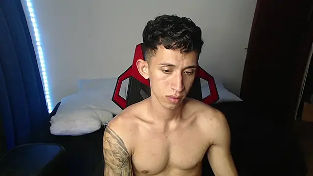 Snapshot of stevenSEX123 chatting on 4, 1, 2025 stevenSEX123 online show from 4, 1, 2025