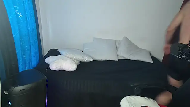 Snapshot of stevenSEX123 chatting on 4, 1, 2025 stevenSEX123 online show from 4, 1, 2025