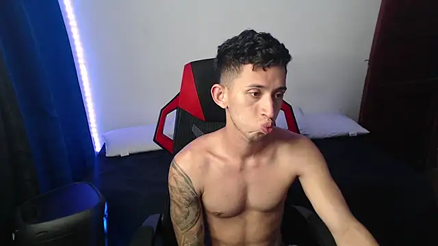 Snapshot of stevenSEX123 chatting on 10, 1, 2025 stevenSEX123 online show from 10, 1, 2025