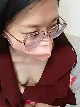 Lu Nana online show from 2, 2, 2025