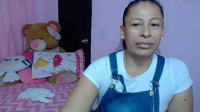 mature martina online show from 13, 1, 2025