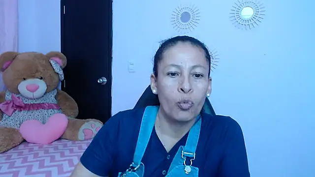 mature martina online show from 23, 1, 2025