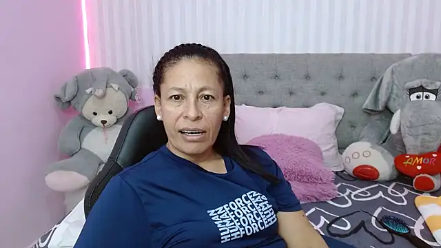 mature martina online show from 28, 1, 2025
