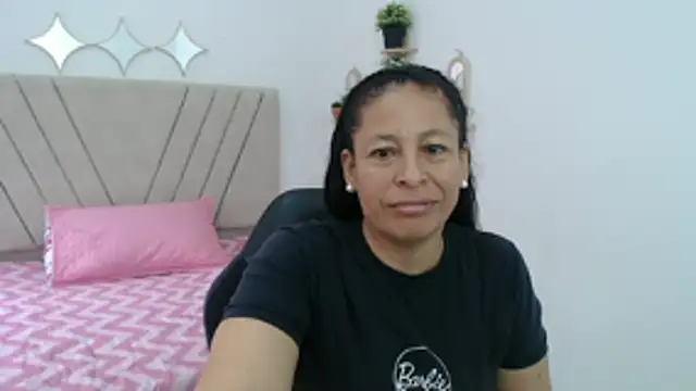 mature martina online show from 8, 4, 2026