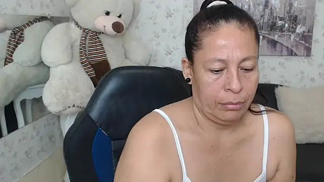 mature martina online show from 8, 5, 2026
