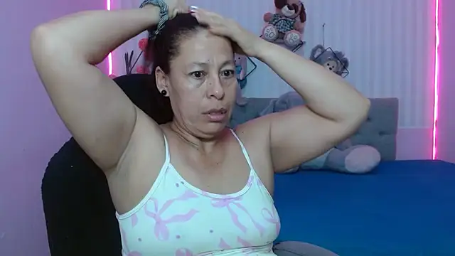 mature martina online show from 17, 5, 2026