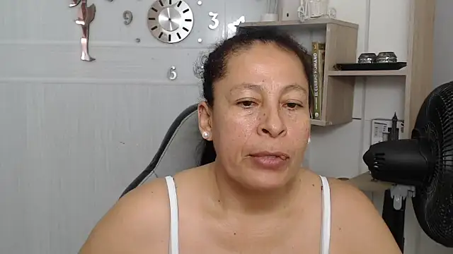 mature martina online show from 1, 7, 2026