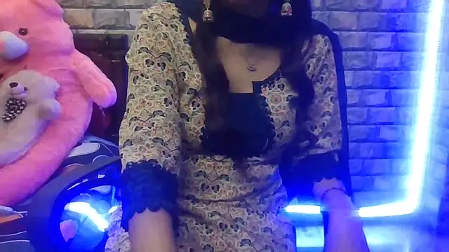 Snapshot of Sexy_iknoor chatting on 7, 10, 2025 Sexy iknoor online show from 7, 10, 2025