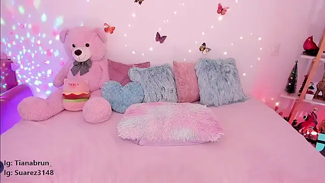 Snapshot of Zara_uwu_ chatting on 4, 3, 2025 Zara uwu  online show from 4, 3, 2025
