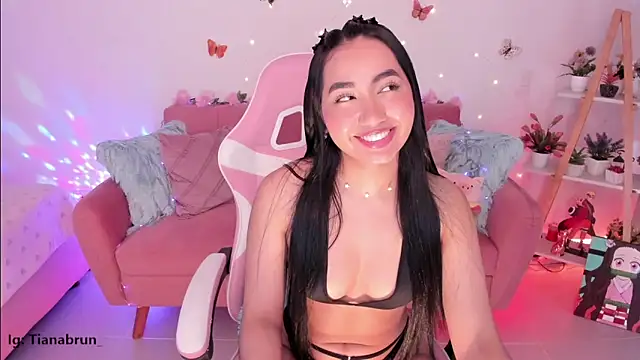 Snapshot of Zara_uwu_ chatting on 24, 10, 2025 Zara uwu  online show from 24, 10, 2025