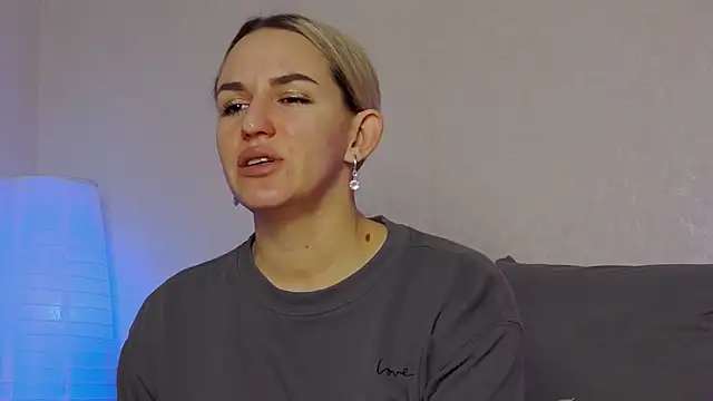 SofiJames online show from 11, 12, 2024