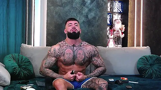 Snapshot of masterkingofmusclee chatting on 2, 12, 2024 masterkingofmusclee online show from 2, 12, 2024