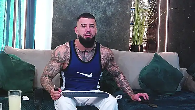 Snapshot of masterkingofmusclee chatting on 6, 1, 2025 masterkingofmusclee online show from 6, 1, 2025