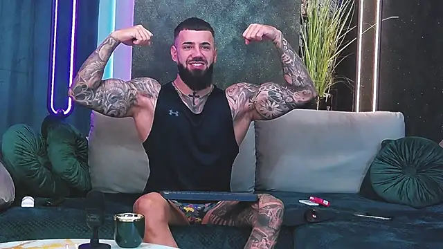 Snapshot of masterkingofmusclee chatting on 8, 1, 2025 masterkingofmusclee online show from 8, 1, 2025