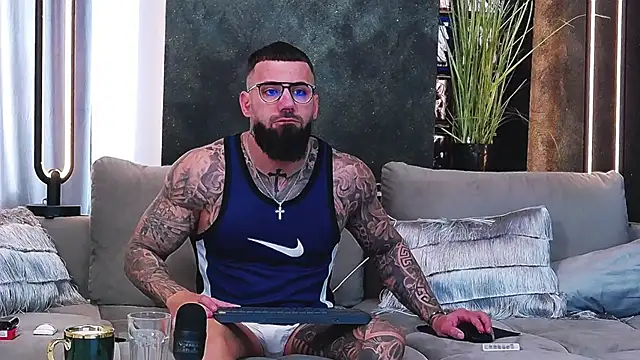 Snapshot of masterkingofmusclee chatting on 18, 3, 2025 masterkingofmusclee online show from 18, 3, 2025