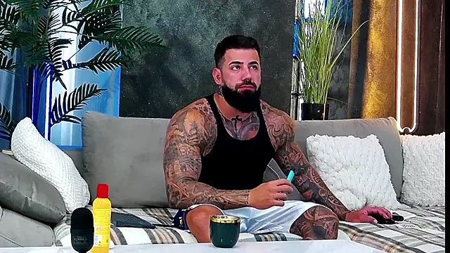 Snapshot of masterkingofmusclee chatting on 26, 9, 2025 masterkingofmusclee online show from 26, 9, 2025