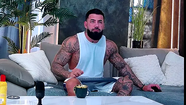 Snapshot of masterkingofmusclee chatting on 10, 10, 2025 masterkingofmusclee online show from 10, 10, 2025