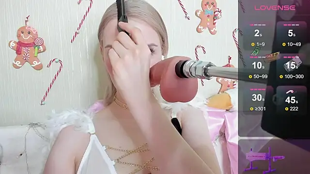 Kaya Devis online show from 15, 12, 2024