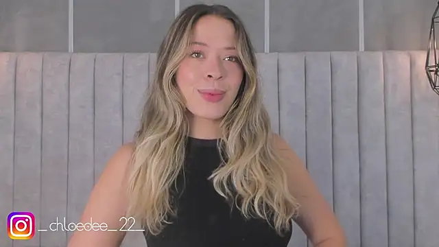 Snapshot of chloe_d chatting on 13, 12, 2024 chloe d online show from 13, 12, 2024