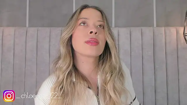 Snapshot of chloe_d chatting on 16, 12, 2024 chloe d online show from 16, 12, 2024