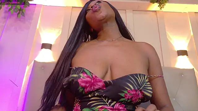 Snapshot of sofiaa_ebony chatting on 4, 10, 2025 sofiaa ebony online show from 4, 10, 2025