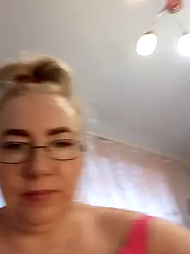 Snapshot of stiflers_momy chatting on 5, 12, 2024 stiflers momy online show from 5, 12, 2024