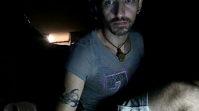 Snapshot of Bi_curious86 chatting on 26, 9, 2025 Bi curious86 online show from 26, 9, 2025