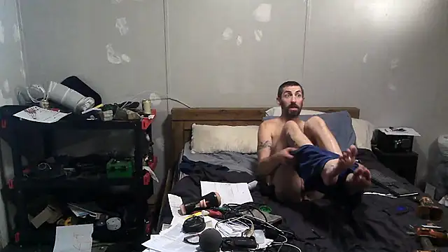 Snapshot of Bi_curious86 chatting on 28, 10, 2025 Bi curious86 online show from 28, 10, 2025