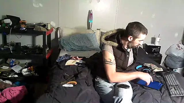 Snapshot of Bi_curious86 chatting on 3, 11, 2025 Bi curious86 online show from 3, 11, 2025