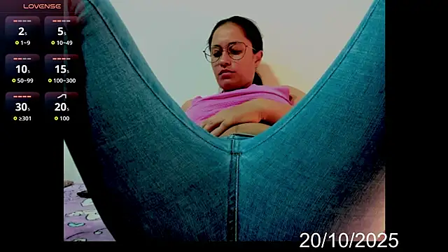 Snapshot of lady_hana28 chatting on 20, 10, 2025 lady hana28 online show from 20, 10, 2025