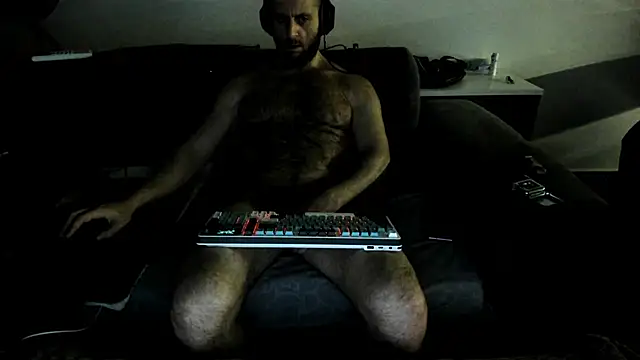 Snapshot of Hugealphabeast chatting on 30, 11, 2025 Hugealphabeast online show from 30, 11, 2025