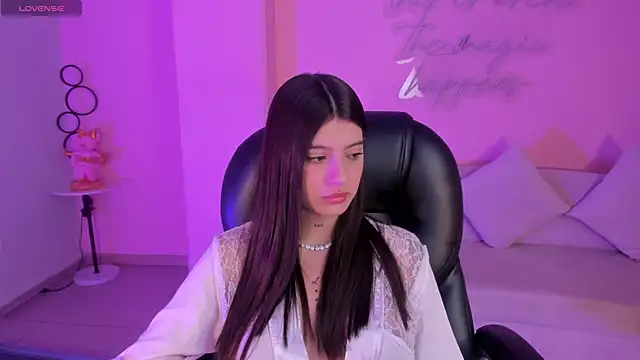 AlessiaCorleone  online show from 27, 12, 2024