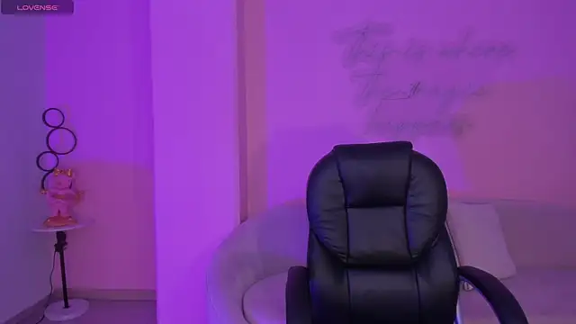 AlessiaCorleone  online show from 30, 12, 2024